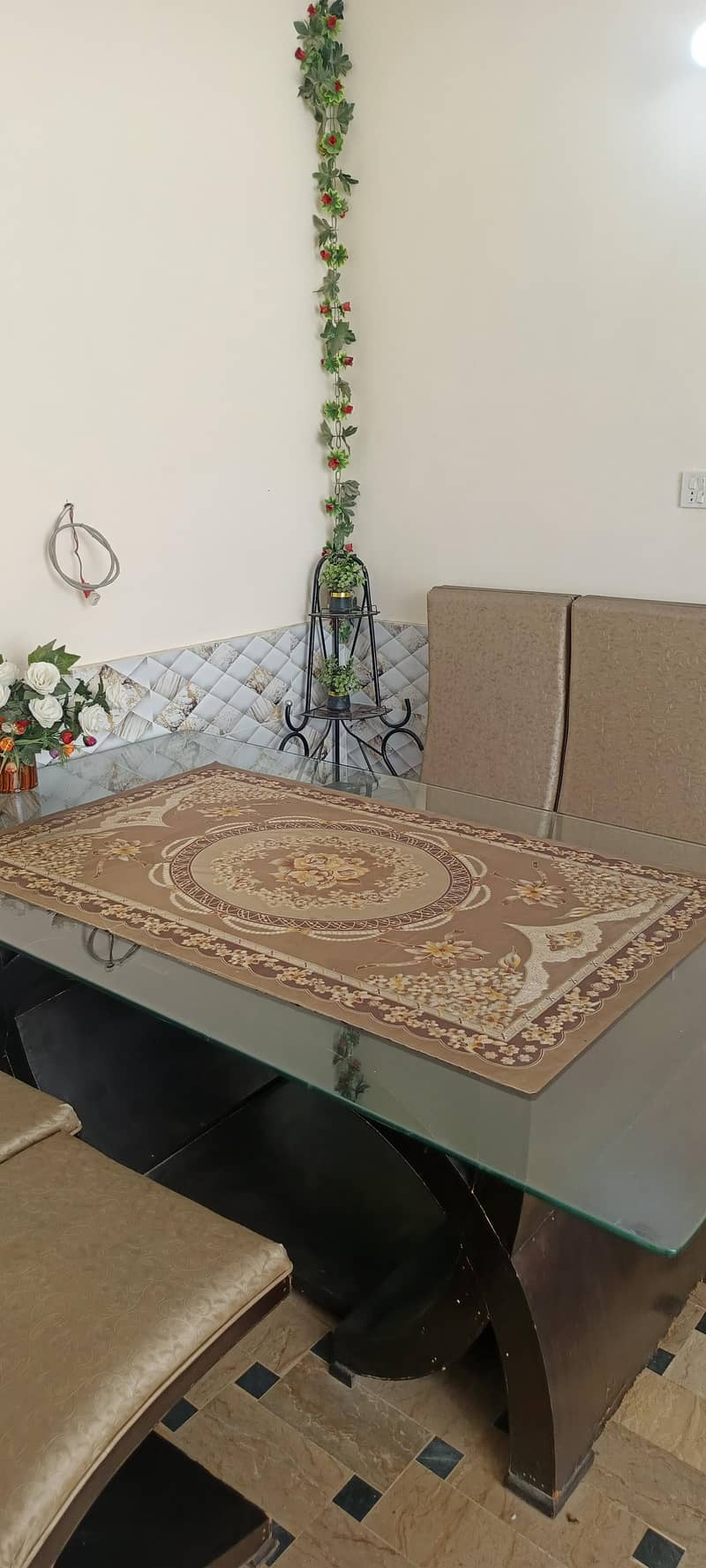 6 chairs dining table 0