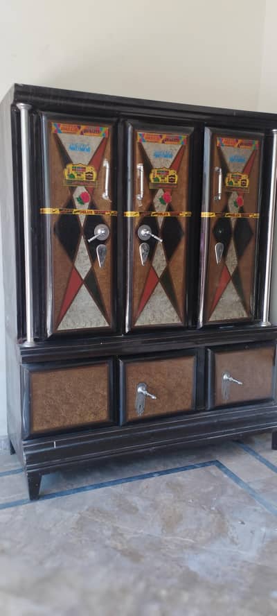 steel almirah for sale.