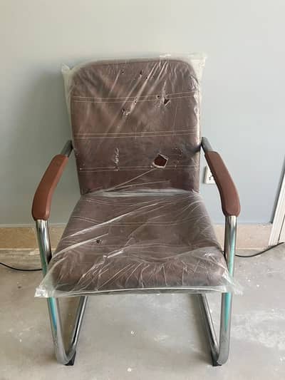 THIS IS THE BRAND NEW LIKE 2 or 3 DAYS USED BUT THE CONDITION IS GOOD