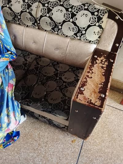 sofa 3 seatr and 1 seater