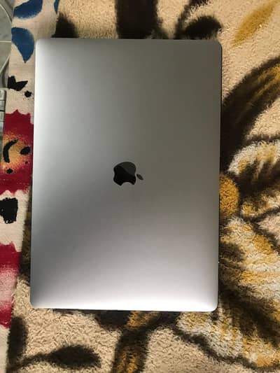 MacBook Pro 2019 - Core i9 / 32GB RAM / 1TB / Vega 20 GPU