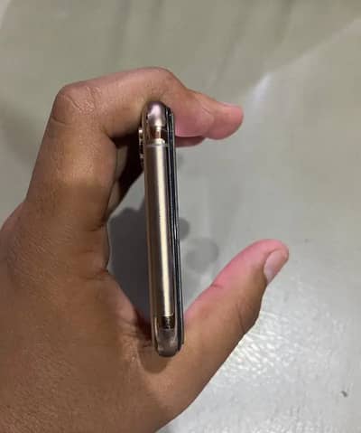 iPhone XS golden colour 64gb jv