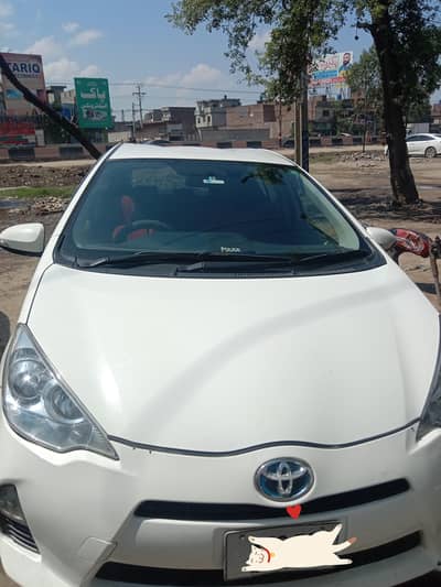 Aqua Hybrid 2014-2017 Family Car