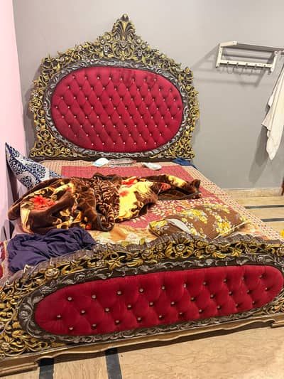 royal luxury bed set.