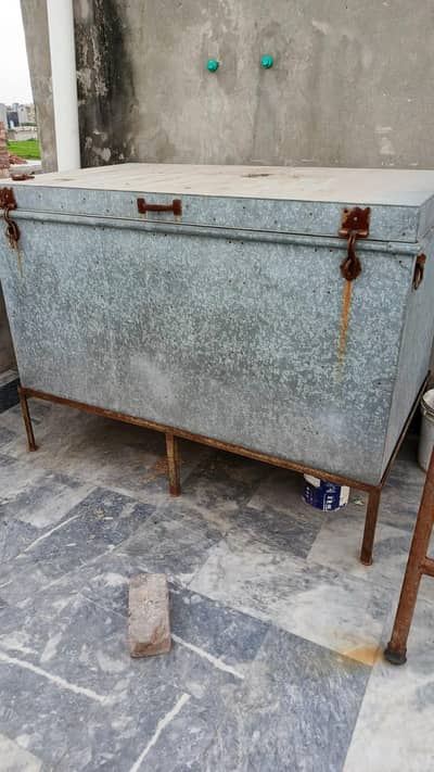 Iron Pyttee for sale with stand