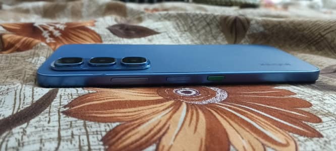 Infinix hot 60i 6+6/128