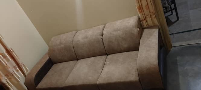 urgent sale 05 seatr Sofa