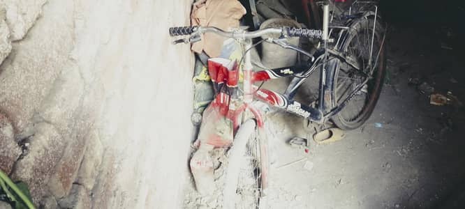 red black colour use rs 15000