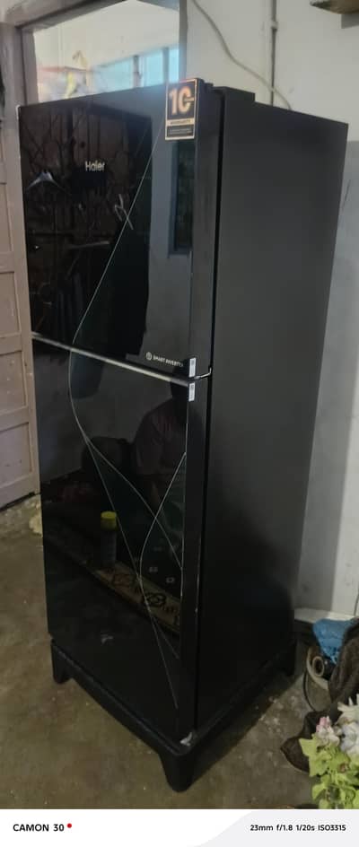 Brand new fridge 1 month use paper laga huwa h weren'ti card sab kxh h