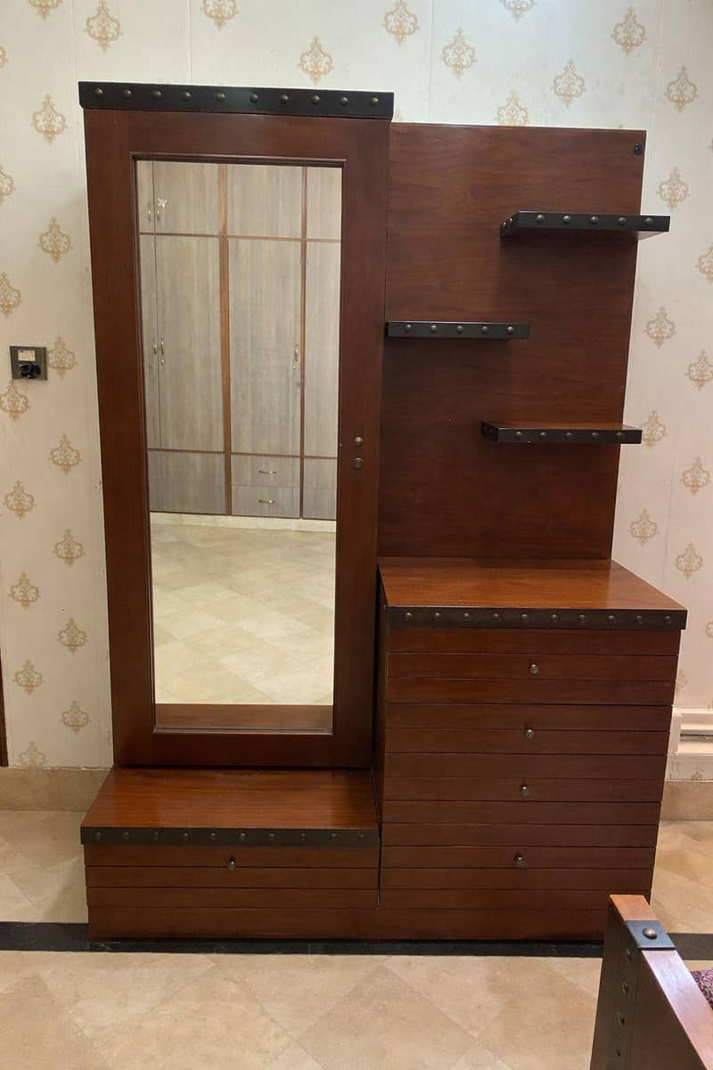 Dressing table attached drawers 0