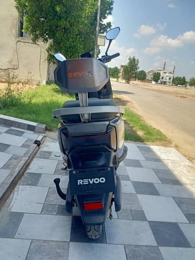 Revo scooty A12