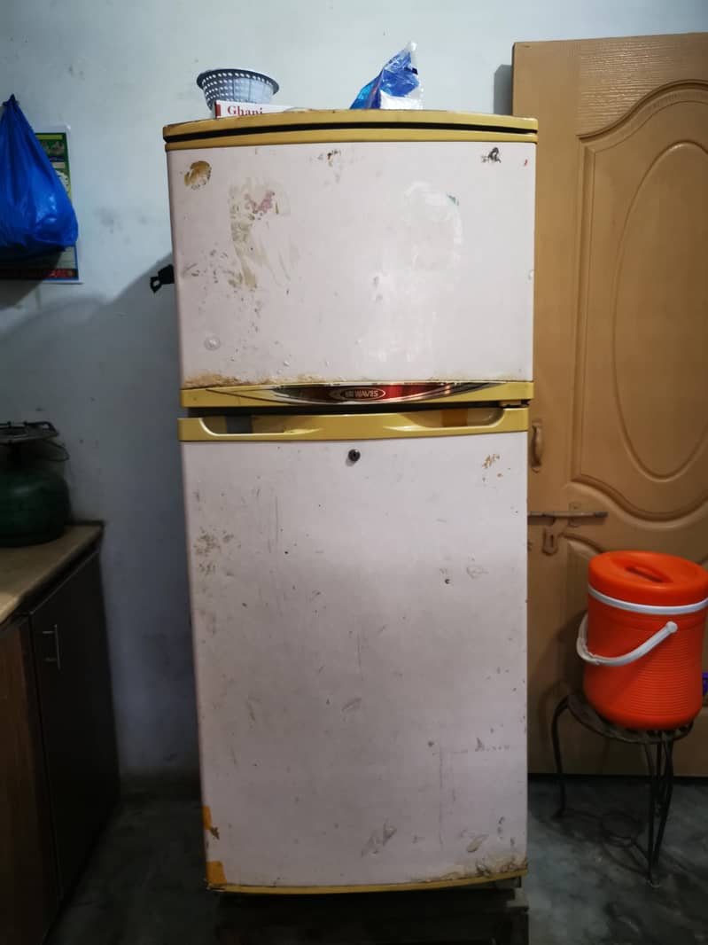 medium size refregrator 0