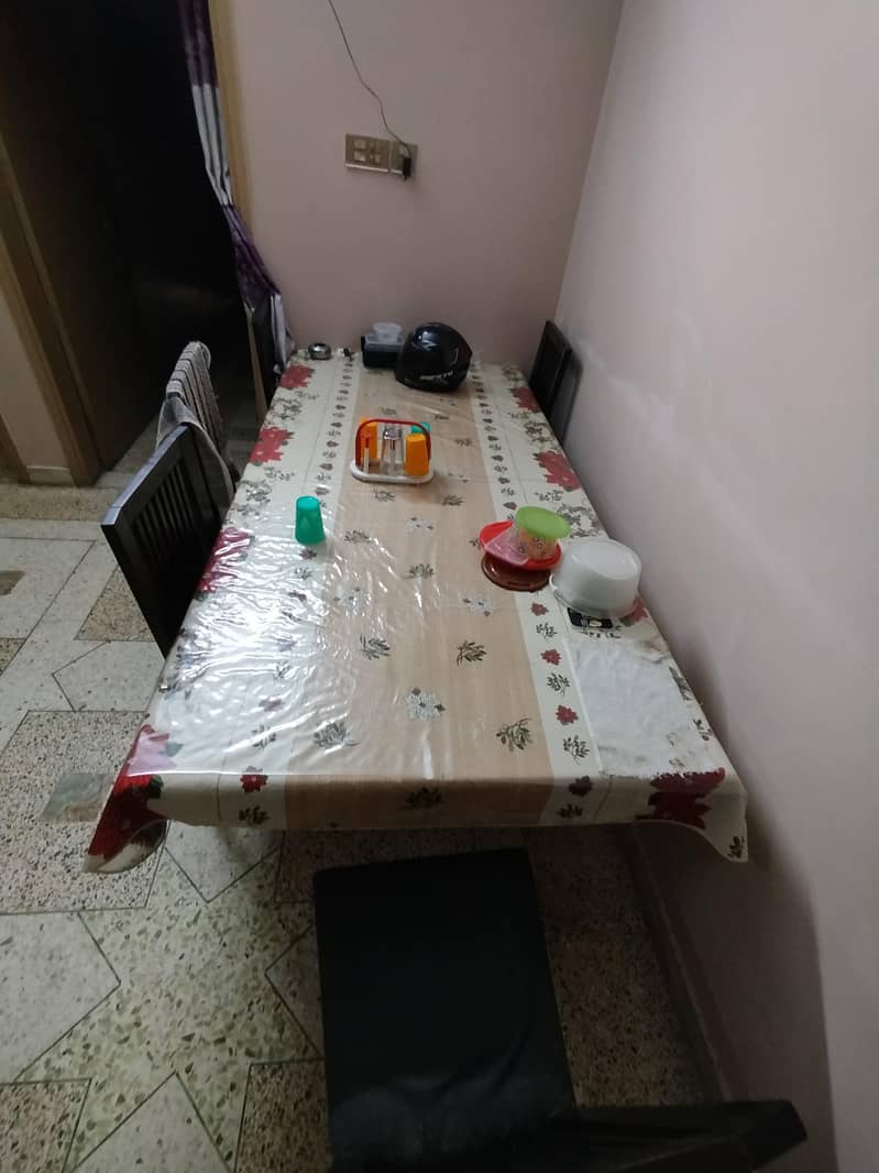 Dining Table with chairs 0