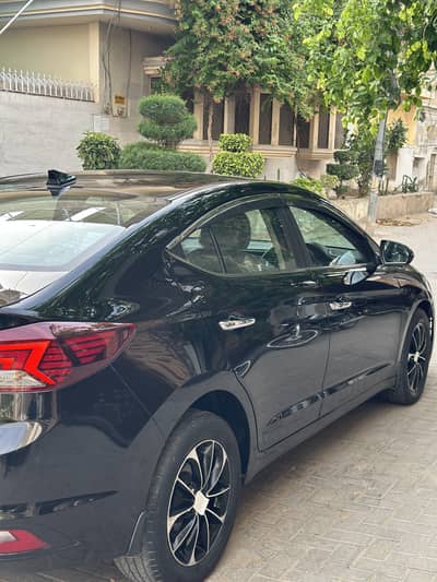 HYUNDAI ELANTRA GLS 2.0