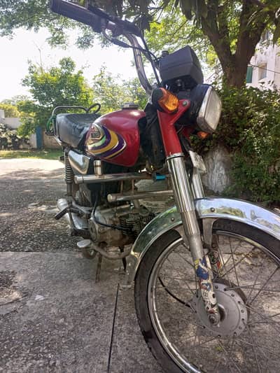 Hero 70 cc in good ruining condition in reasonable price. . .