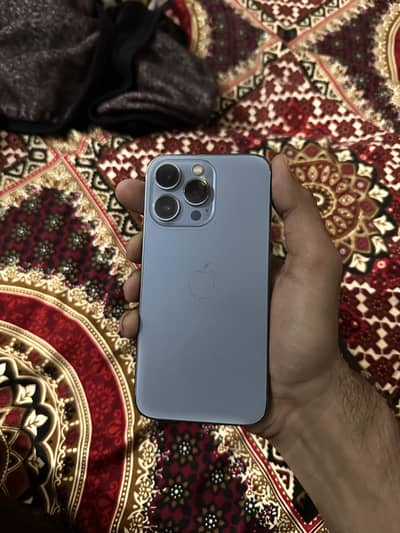 Im selling my 13 pro with minor dot