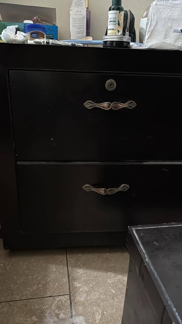 Bedside table and dressing new design solid like new 4