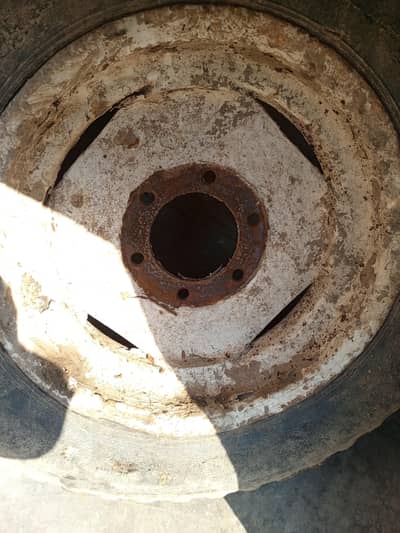 fiat 480 tracker ka front tayre rim hab samyat