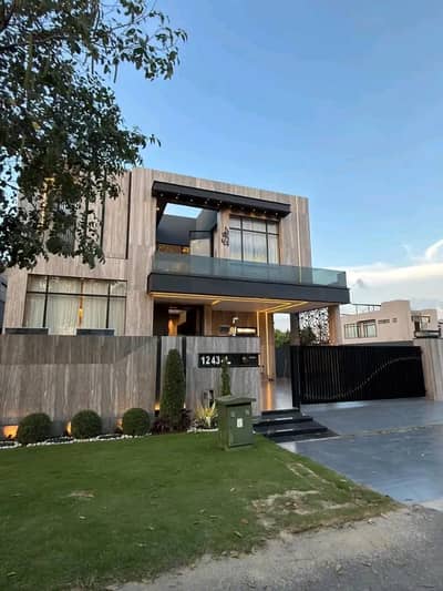 10 Marla Luxury Upper Portion is Available for Rent in Bahria Town Lahore