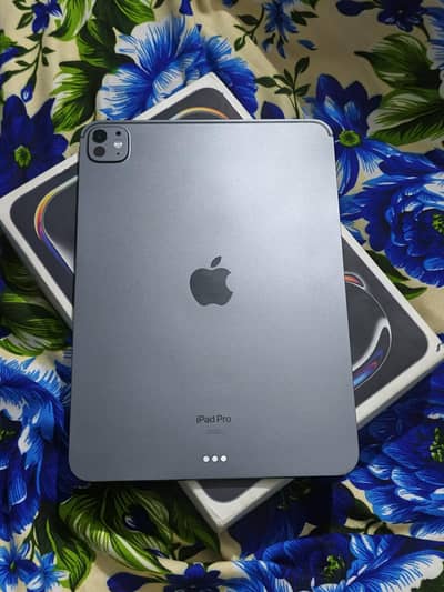 iPad Pro M4 Only Box Open