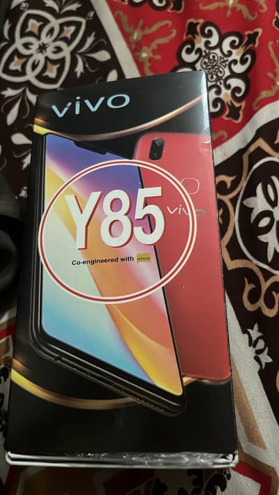 vivo y85 with box