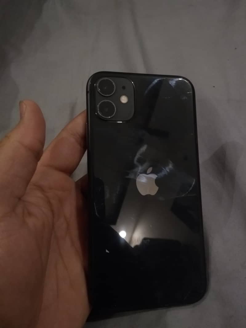 iPhone 11 4