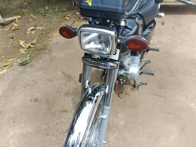 Honda 125 bikull ok ha Sirf Sirf 5000 km Chala ha