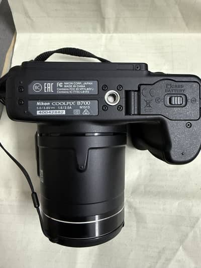 Nikon Coolpix B700