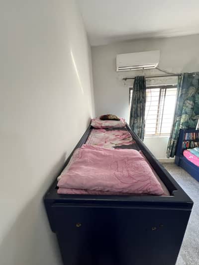 Single Top Bunk Bed with Stairs & 8 Storage Drawers – good Condi