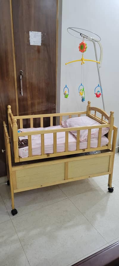 baby crib almost new