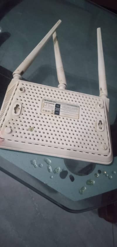 Tenda F3 Wireless Router - 300Mbps - 3 Antennas - Good Condition