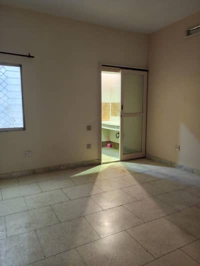 600SQYD Portion avaiable in Commercial