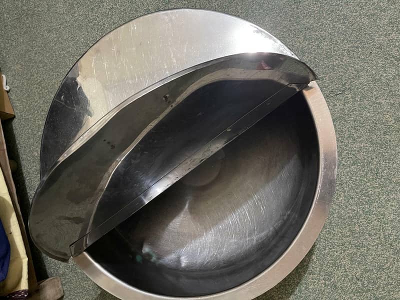 بڑا چولہا اور سٹیل کا بڑا پتیلا ڈہکن کے ساتھ ۔ 3