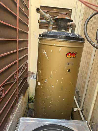 gas gayser available in very good condition