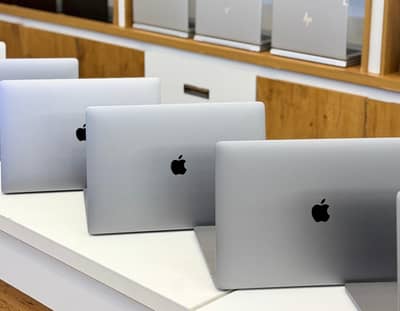 MacBook pro 2018 Core i9 32GB 500GB 4GB Graphics