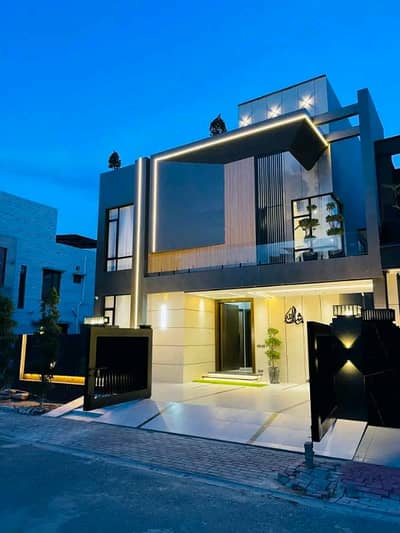 10 Marla Luxury House is Available for Rent in Bahria Town Lahore