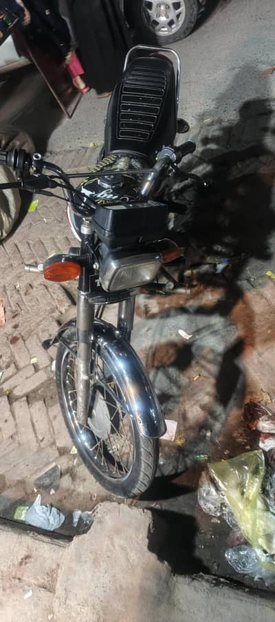 honda 125 black cour