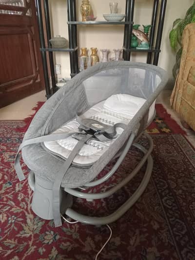 Mastela Automatic baby swing with music. .