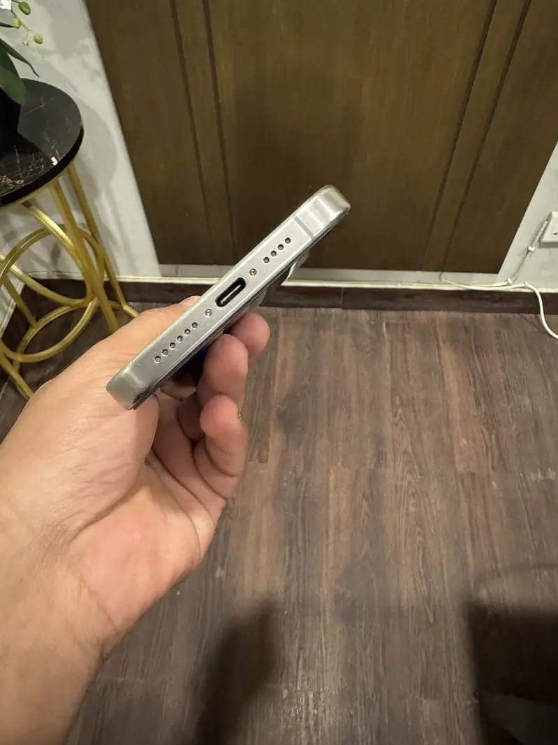 Apple iPhone 15 Pro Max 2