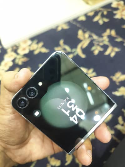 Z Flip 5. Dotted Panel.  Non Pta But Sim Working. Lush Condition. 8/256