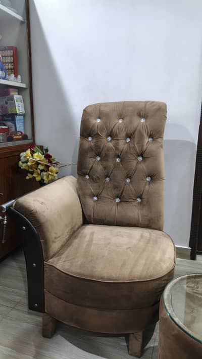 2 Velvet ssofa Chairs with a Round Table