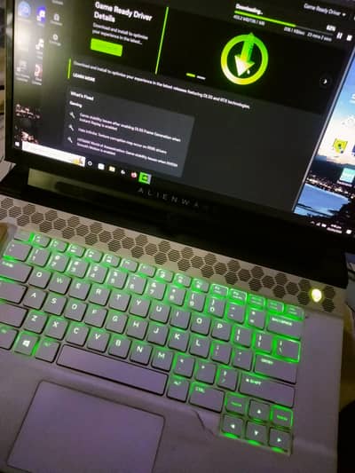 Alienware M15 R2 RTX2060 144hz display