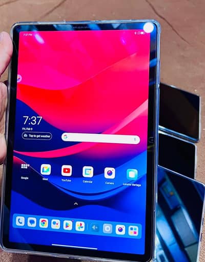 Lenovo p11 tab 6.128  available 11" screen . 10 by 10 condition