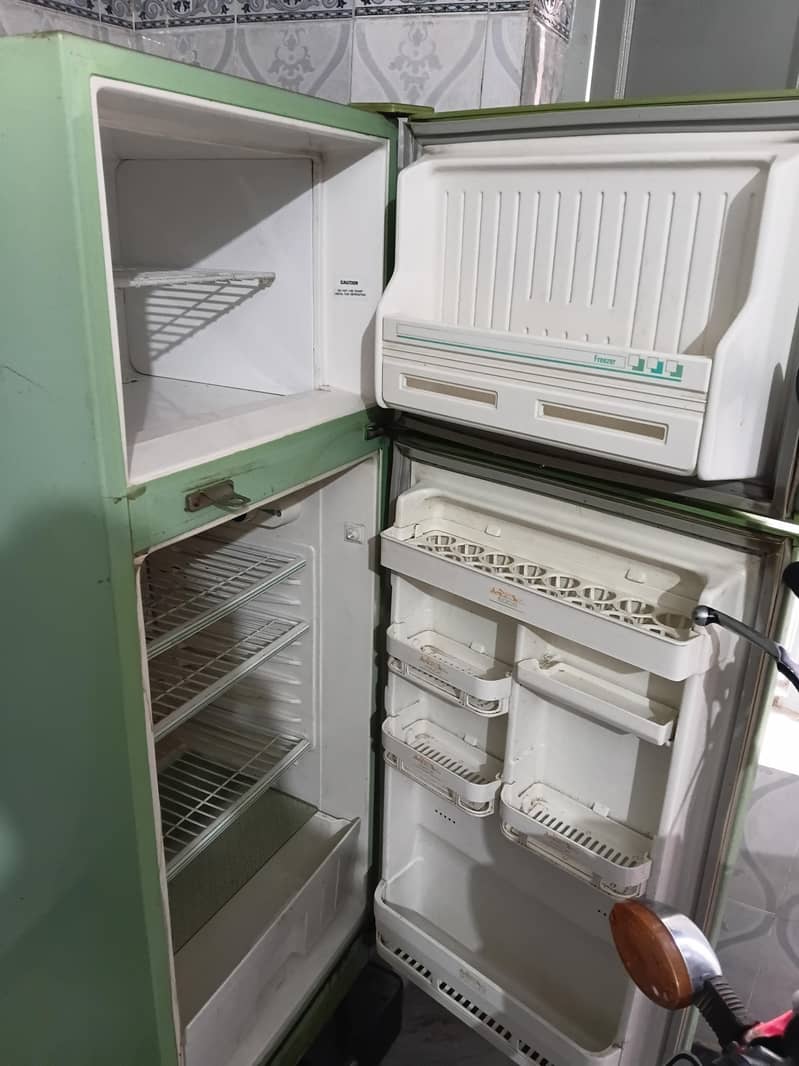 SINGER,medium size refrigerator 4
