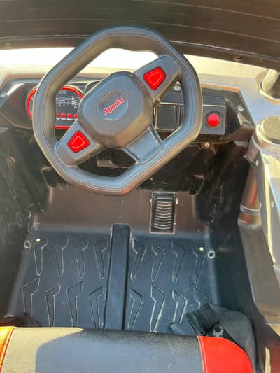 Jeep car for kids only used for 4or3 months with all accessories