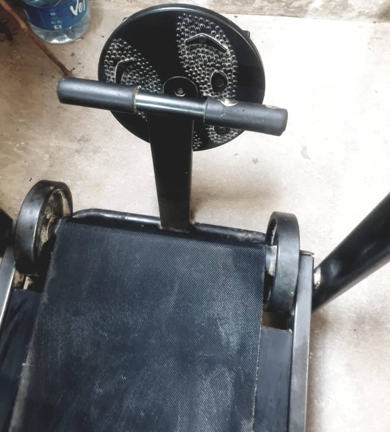 RUNNING MACHINE. . EXERCISE MACHINE 1