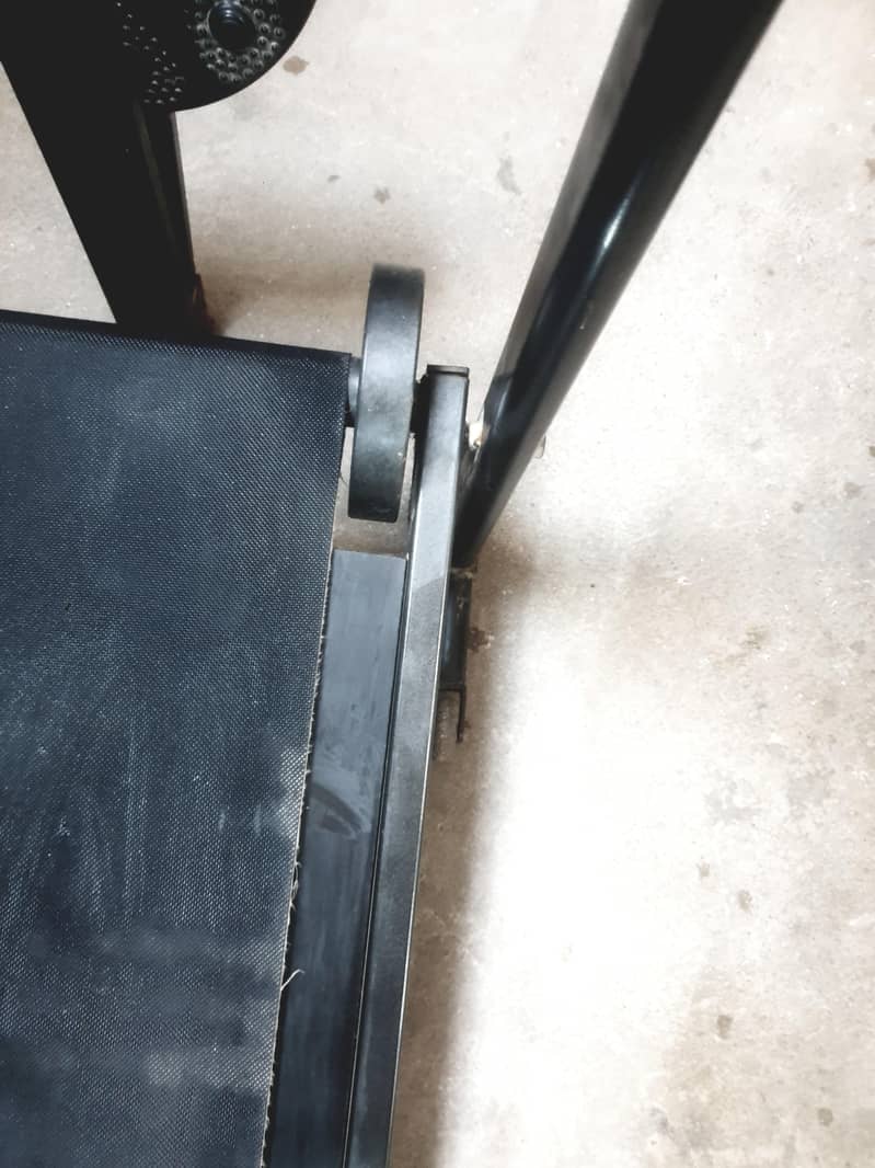 RUNNING MACHINE. . EXERCISE MACHINE 2