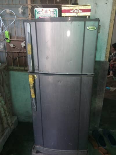 waves medium size fridge koi issue nae h boht Kam use HOA h