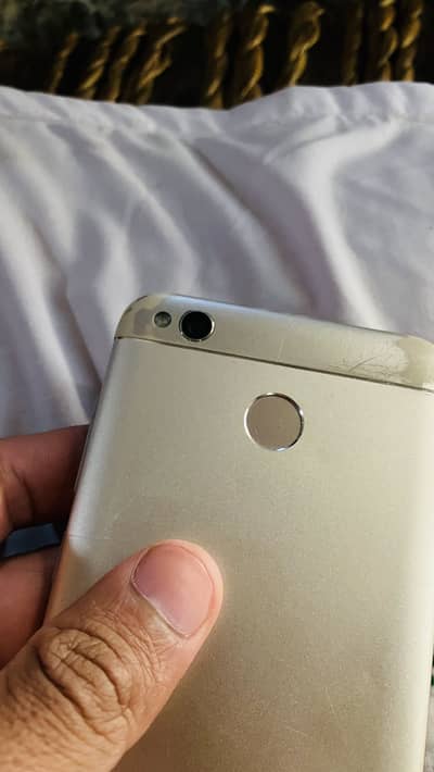 Aoa 3 Gb 32 Gb with finger