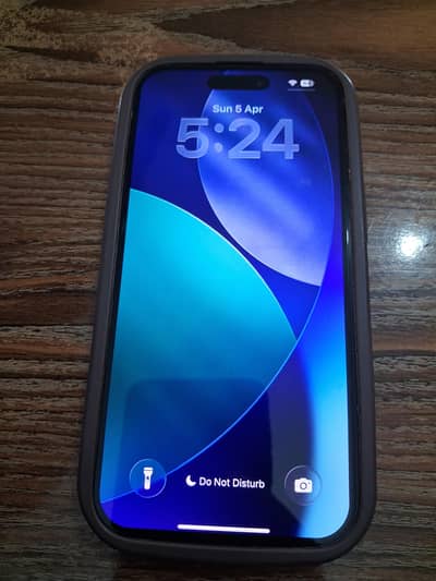 iphone 15 in excellent condition 10 by 10  without box and charger and